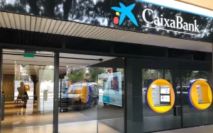 CaixaBank recluta personal con sueldo de 2.750 euros y contrato indefinido