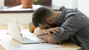 ¿Pueden cambiarme las condiciones de trabajo tras un año de baja laboral